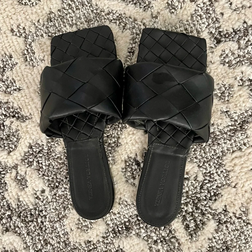 SALE - original price > $1100 Black Intreciatto Bottega Venetta Slides - Picture 4 of 8